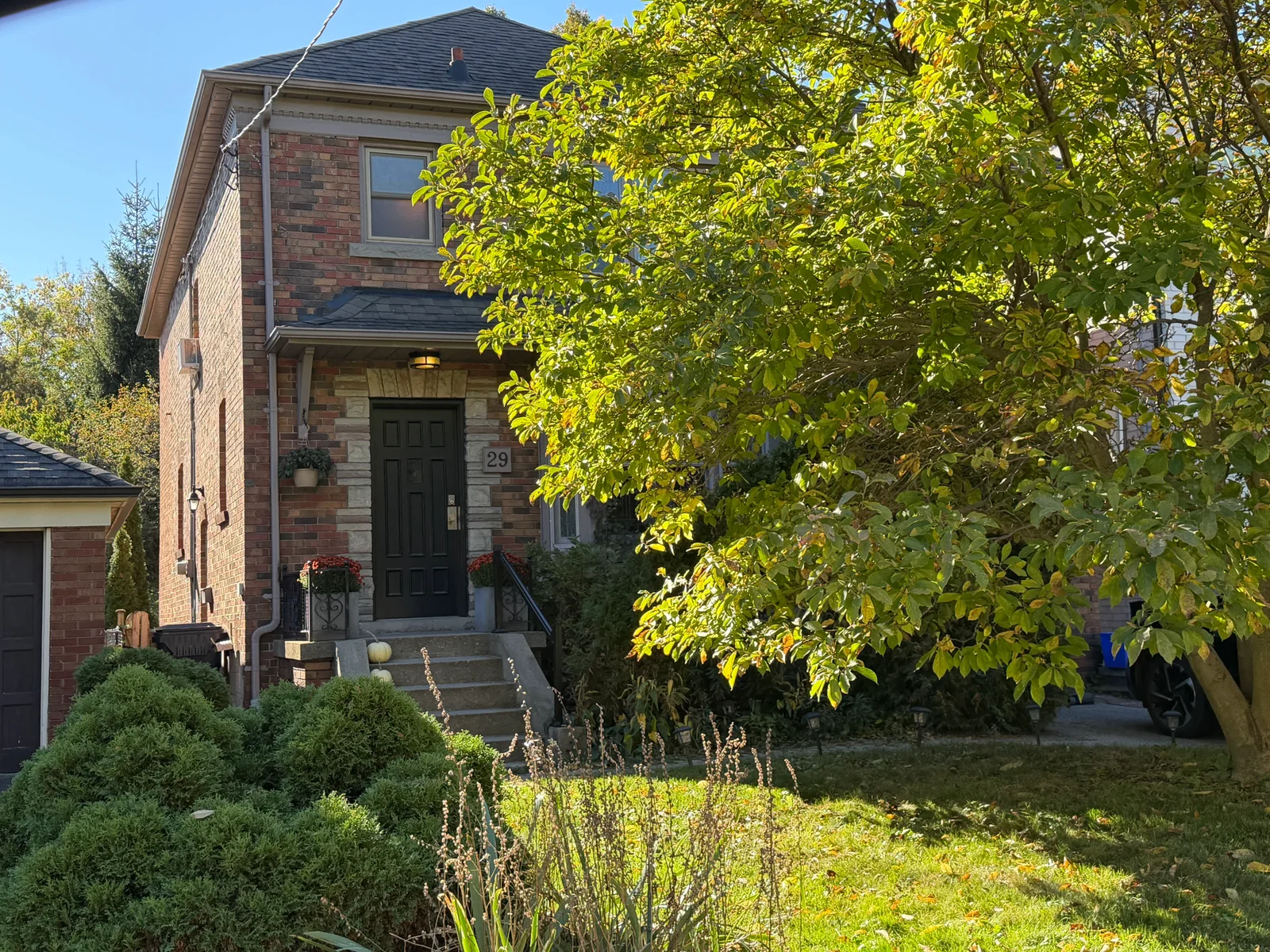 Original facade, Estate home